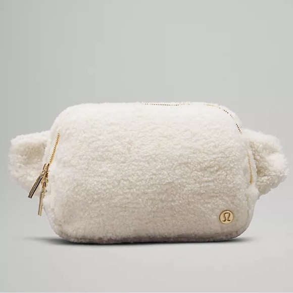 lululemon athletica Handbags - NWT Lululemon Everywhere Belt Bag Large 2L Fleece